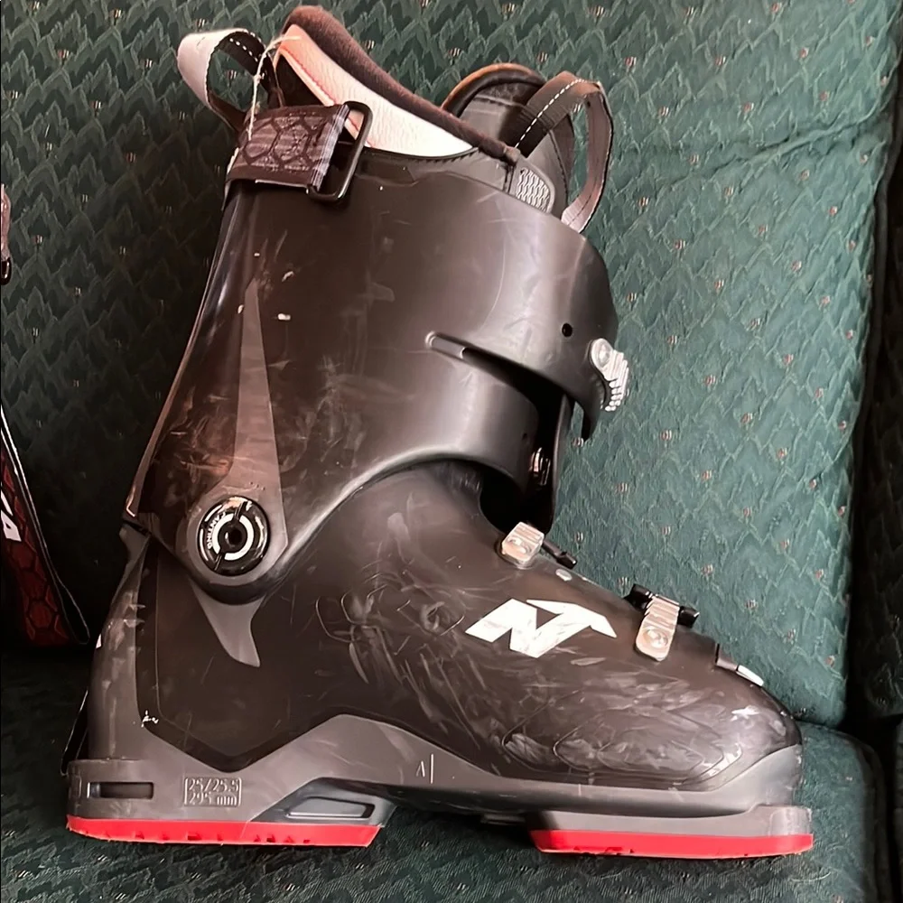 Men's Black Ski Boots